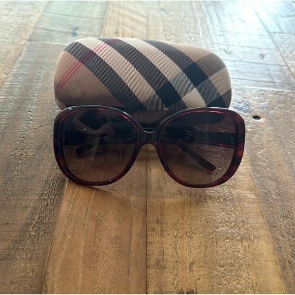 AUTHENTIC BURBERRY SUNGLASSES - Picture 1 of 9